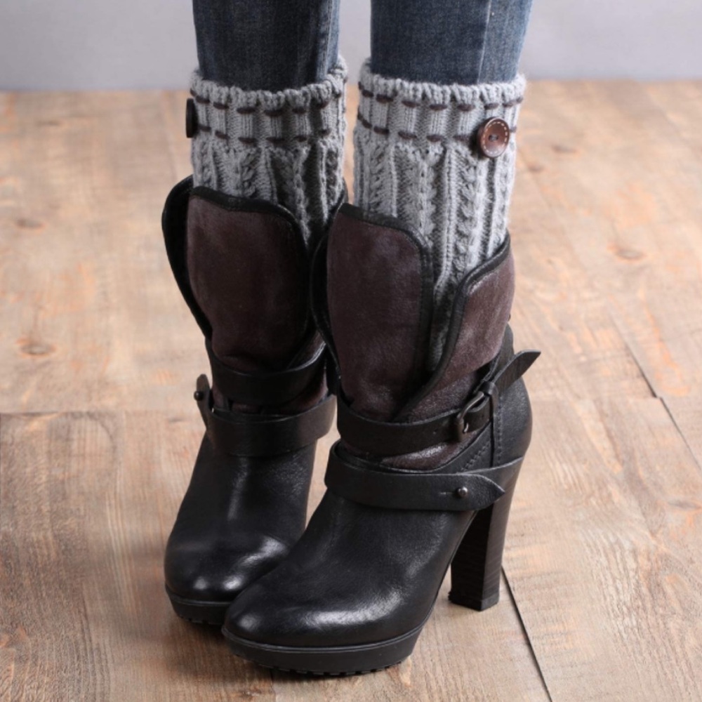 💥 CLEARANCE Striped Crochet Knit Button Detail Boot Cuffs - Picture 2 of 6